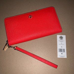 NWT Tory Burch Wallet/Wrist Samba color
